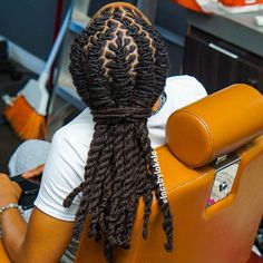 KingOfLocs on Instagram: “So FRESH & So CLEAN!💧 Birthday slay for her 🙌🏾 Style: Lobster Braids x Rope Twist Stylist: @locsbylokelo 👑 📲 (swipe screen)…” Dreads Styles Black, Loc Hairstyles For Men, Men Dread Styles, Mens Dreadlock Styles, Dread Hairstyles For Men, So Fresh So Clean, Dreadlock Hairstyles For Men, Beautiful Dreadlocks, Short Locs Hairstyles