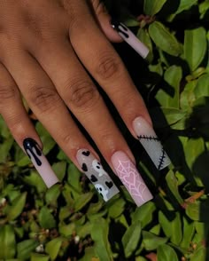 Current Nail Trends 2023, Current Nail Trends, Spooky But Cute, Spooky Halloween Nails, Sparkle Nail Designs, Horror Nails, Holloween Nails, Halloween Acrylic Nails, Cute Halloween Nails