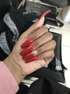 Red coffin nails with glitter Ballerina Gel Nails, Red Matte Nails, Red Coffin, Long Red Nails, Bright Red Nails, Black Acrylic Nails, Makeup Hacks Beauty Secrets, Style Nails, Red Acrylic Nails