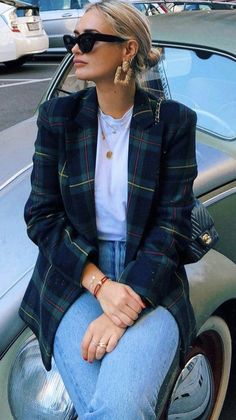 Blue And Green Plaid Blazer Outfit, Green Tartan Blazer Outfit, Green Checkered Blazer Outfit, Tartan Suit Women, Blue Plaid Blazer Outfits For Women, Tartan Blazer Outfit Women, Plaid Blazer Outfit Winter, Blue Plaid Jacket Outfit, Green Plaid Blazer Outfit