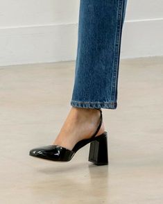 Classy Platform Heels, Everyday Shoes Casual, French Heels, Modern Heels, Cool Heels, 90s Heels, Heels For Work, Thick Heels Pumps, Black Heels Outfit