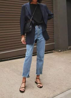 Blazers: The Epitome of French Chic — Styling in Paris Black Blazer Street Style, Denim Dress Winter, Navy Dress Outfit Wedding, Navy Dress Outfit, Blazer Street Style