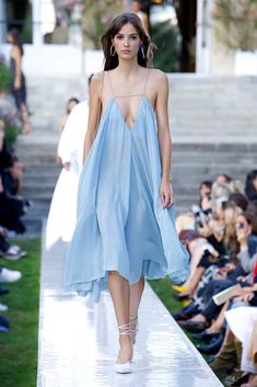 Jacquemus Outfit, Camille Hurel, Haute Couture Style, Women Fashion Ideas, Moda Paris, Women Fashion Edgy, Womenswear Fashion, Mode Inspo, Vogue Fashion