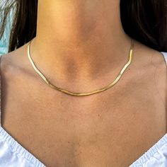 18K GOLD S N A K E ∙ C H A I N ∙ N E C K L A C E Layer this statement snake chain necklace and make an impact. The minimalist chain in 18k gold is an everyday staple that you need in your collection. * Material: Stainless Steel * Finish: 18K Gold * Featuring High Quality ~3mm Thick Snake Chain, adjustable. O T H E R ∙ I N F O R M A T I O N * All items are nicely packaged ready to gift in a microfiber pouch. T U R N ∙ A R O U N D ∙ T I M E * This design is ready to ship in 1 - 3 business days Len Gold Snake Chain Necklace, Snake Gold Necklace, Flat Chain Necklace, Staple Necklace, Minimalist Chain, Gold Snake Chain, Herringbone Necklace, Snake Chain Necklace, Gold Snake