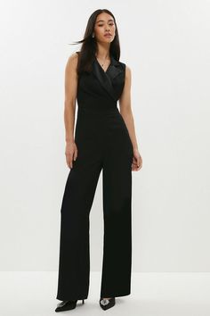 Jumpsuit Wedding Bridesmaids, Graduation Women Outfit, Women Formal Jumpsuit, Black Classy Jumpsuit, Androgynous Jumpsuit Formal, Casual Cocktail Outfits For Women, Jumpsuit For Graduation, Semi Formal Black Outfits For Women, Simple Graduation Outfits