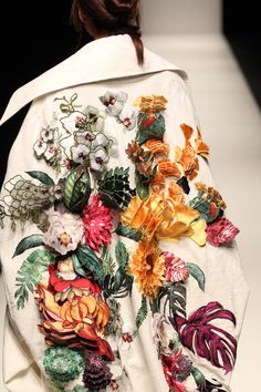 NO.10 BY NGUYEN CONG TRI, HO CHI MINH CITY Couture Embroidery, Couture Details, Floral Fashion, Embroidery Fashion, Mode Vintage, Mode Inspiration, Flowers And Leaves, Fashion Details, Editorial Photography