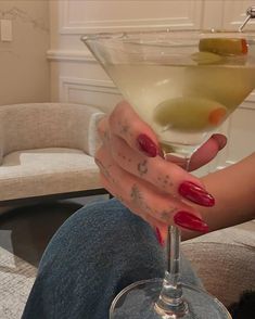 28th Birthday Party, Martini Nails, Travel Instagram Ideas, 28th Birthday, Red Nail, Dinner Themes, Vodka Cocktails, Gin Cocktails, Girls World