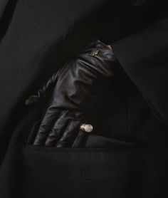 Matt Reeves, Black Leather Gloves, Branding Photos, Leather Gloves, Leather Glove, Look Fashion, All Black, Gloves, Black Leather