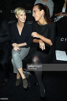 Robin Wright and Roberta Armani attend the Giorgio Armani Prive show as part of Paris Fashion Week Haute-Couture Spring/Summer 2015 on January 27, 2015 in Paris, France. Robin Wright Short Hair, Robin Wright Haircut, Haircut Ideas Trendy, Interesting Hairstyles, Short Pixie Bob, Pixie Bob Hairstyles