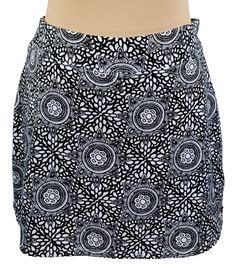 Lola~Womens M~Black & White Geometric Print Stretch Skort / Skirt w/ Short ~ EUC