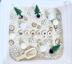 Winter Sensory Kit!❄️❄️❄️ Children will actively engage in imaginative play with this convenient sensory kit!  This kit include: Bin (11 13/16" x 11 13/16"x 3 9/16") 5 cups  rice Snowflakes Felt balls Wood scoop Wood tongs Wood slices Trees Holiday Sensory Bin, Snowman Sensory Bin, Winter Sensory Table, Sensory Bin Winter, Hot Cocoa Sensory Bin, Winter Sensory Play, Christmas Sensory Bin, Rice Sensory Bin, Winter Sensory Bin