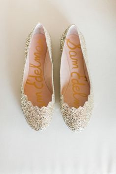 the bride's shoes are decorated with gold and silver sequins that read, i do something great