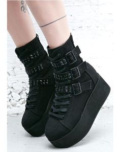 Styl Emo, Style Gothic, Boots Platform, Kinds Of Shoes, Crazy Shoes, Dream Shoes, Platform Sneakers