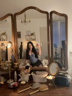 Vintage Mirror Vanity, Vanities Aesthetic, Speakeasy Bedroom, Vintage Vanity Ideas Bedroom, Aesthetic Beauty Room, Vanity Ideas Bedroom Aesthetic, Dorm Ideas Aesthetic, Vintage Vanity Aesthetic, Vintage Bedroom Aesthetic