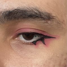 Eyeliner Styles Men, Guyliner Tutorial, Guy Makeup Looks, Mens Eyeliner, Graphic Liner Easy, Guy Eyeliner, Masc Eyeliner, Masculine Eyeliner, Male Eyeliner