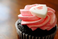 there is a cupcake with pink frosting and a heart on top that says i need you