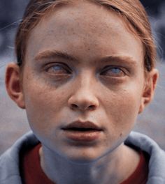 Max Floating Stranger Things, Max Mayfield Floating, Stranger Things Max Floating, Max Floating, Demogorgon Stranger Things, Max Mayfield, Sadie Sink, Film Photography, Stranger Things