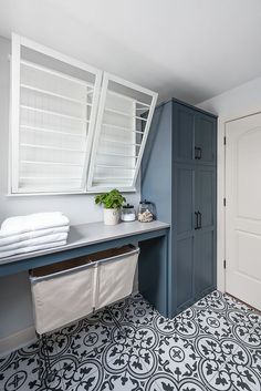 the bathroom is clean and ready to be used as a washroom for someone's needs