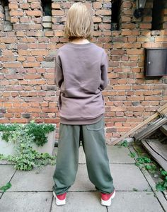 Baggy Chaki Sweatpants for Woman or Man. Drop crotch Pants. These cozy, warm, comfy sweatpants are perfect for chilling out round the house or going for a walk :) You'll never want to take off your cozy pants ;) Unique baggy fit. Unisex Men and Women Can Wear. Two ventilate pockets in front, back pocket, secret pocket. HQ-Heavy duty material. Density - 280g/m2. Made in EU. SizeLenght (in/cm)Waist (in/cm)Loose (in/cm)Strech (in/cm)Recommended Height(in/cm) XS40/10112/3012/3014/3661/155 S41/10513/ Baggy High-waisted Sweatpants With Pockets, Baggy Full-length Sweatpants For Jogging, Baggy Brown Sweatpants With Pockets, Baggy Full-length Sweatpants With Hip Pockets, Baggy Green Full-length Harem Pants, Pants Unique, Green Sweatpants, Brown Hoodie, Cozy Pants