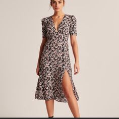 Nwt Floral Midi Dress Fitted V-neck Dress For Daywear, Fitted Knee-length Midi Dress For Day Out, Chic Fitted Midi-length Floral Dress, Fitted V-neck Floral Dress For Day Out, Fitted Mid-length Dress For Brunch, Fitted Floral Print Midi Dress For Casual Wear, Fitted Floral Print Midi Dress For Dress Down, Fitted Mid-length Floral Dress For Brunch, Floral Midi Dress For Date Night