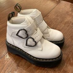 Barely Worn Super Cute White Leather Platform Boots! Doc Marten Air Wair With Heart Shaped Buckles, Women’s Size 6. Cute Doc Martens, Heart Platform Boots, Dr Martens Devon Heart, Dr Martens Devon, Heart Platforms, Y2k Boots, Leather Platform Boots, Doc Marten, Doc Martens