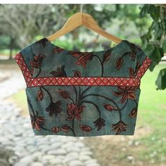 Simple Blouse Designs Pattern, Blouse Designs Pattern, Hand Painted Blouse, Cotton Blouse Pattern, Kalamkari Blouse Designs, Painted Blouse, Saree Jacket Designs, Blouse Designs High Neck, Saree Blouse Neck Designs