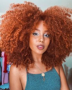 Cris Oliveira on Instagram: “Selfie com o retoque de raiz ok 👏🏽🧡 eu amo ! Pra retocar usei a coloração Igora 8-77 e a loção ativadora OX 30 Volumes 60ml Igora! Você…” Color Afro, Hair Today Gone Tomorrow, Curly Color, Red Hair Inspo, Instagram Selfie, African People, Curly Afro