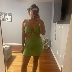 Never Worn Chic Green Mini Dress With Cutout, Green Cutout Dress For Day Out, Casual Cutout Mini Dress For Date Night, Casual Mini Dress With Cutout For Date Night, Green Summer Mini Dress For Night Out, Casual Cutout Dress For Party, Green Cutout Mini Dress For Spring, Spring Green Mini Dress With Cutout, Green Cutout Mini Dress For Night Out