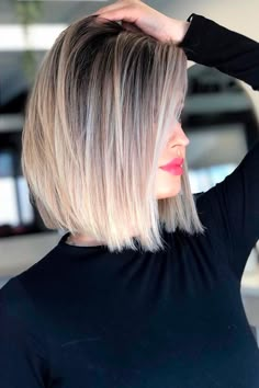 20 Blunt Bob Hairstyles to Wear This Season - LoveHairStyles Dark Blonde Hair Color, Medium Bob Hairstyles, Fall Hair Color For Brunettes, Caramel Highlights, Dark Blonde Hair, Bob Hairstyles For Fine Hair, Long Bob Hairstyles