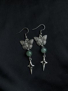 Welcome to our exquisite boutique where fairy aesthetics meet a modern twist with our beautiful butterfly earrings, adorned with green pearls and star pendants. These unique pieces capture the enchanting spirit of the Fairycore style while adding a contemporary and elegant touch to your look. The delicate, carefully selected green pearls bring a refined freshness to these earrings, creating a feminine and sophisticated aesthetic. The eye-catching star pendant, combined with the butterfly motif,