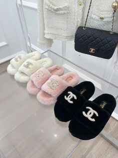 Chanel Slippers, Fluffy Shoes, Pretty Shoes Sneakers, Shoes Outfit Fashion, Cute Slippers, Pink Girly Things, Girly Accessories, Girly Shoes, Aesthetic Shoes