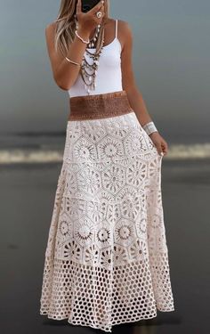 Boho Skirt Pattern, Cute Crochet Patterns, Crochet Skirt Outfit, Look Hippie Chic, Crochet Maxi Skirt, Summer Outfits Curvy, Look Boho Chic, Midi Skirt Pattern, Mode Hippie