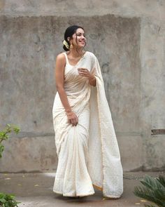 Mirnalini Ravi, Ivory Saree, Onam Outfits, Saree Pose, Kerala Saree Blouse Designs, Onam Saree, Sarees For Girls, Simple Saree Designs, Saree Looks