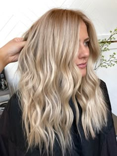 Blonde Hair Neutral, Neutral Cool Blonde Hair, Blonde Highlight Inspo Hair, One Color Blonde Hair, Highlights For Natural Blonde Hair, Blonde Hair With Definition, True Blonde Hair Color, Blonde Dimension, Neutral Bright Blonde