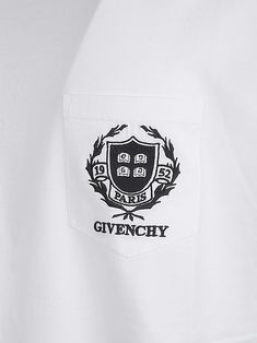 GIVENCHY white cotton T-shirt, crew neck and short sleeves, contrasting logo on the chest. This item is in size L and the color is Cotton T-shirt With Logo Emblem For Streetwear, White Crew Neck T-shirt With Logo Patch, White Crew Neck T-shirt With Logo, Classic Short Sleeve T-shirt With Logo Patch, Luxury White T-shirt With Letter Print, White T-shirt With Logo Patch, Classic Cotton T-shirt With Logo Patch, White Short Sleeve Top With Logo Patch, Casual Cotton T-shirt With Logo Emblem