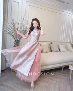 Cny Outfit, Dress Payet, Chinese Long Dress, Traditional Vietnamese Clothing, Vietnamese Clothing, Asian Style Dress, Chopstick Hair, Fashion Show Dresses