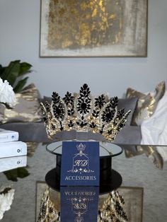 a tiara sitting on top of a table next to a blue sign that says accessoires