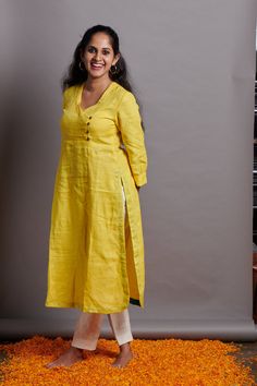 Lenin Kurta Designs Women, Lenin Outfits, Linen Kurti Design, Kurti Patterns Latest, Kurti Neck Designs Latest Fashion, Latest Kurti Designs Pattern, Kurti Pants, Dharsha Gupta, Plain Kurti Designs