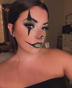 Halloween Makeup Ideas For Women, Water Activated Liner, Crazy Halloween Makeup, Fall Makeup Ideas, Diy Adult Halloween Costumes, Halloween Costumes Women Scary, Creative Pumpkin Painting, Beautiful Dawn