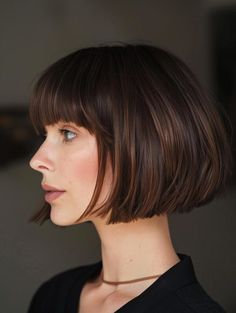 Trendsetting Bob Haircuts 2024: Modern Styles for a Timeless Look Medium To Long Length Haircut, Long Length Haircut, Vintage Bob Hairstyle, Layers Mid Length Hair, Length Haircut Medium, Haircuts Mid Length, Super Short Bobs, Brown Bob Haircut, Layers Mid Length