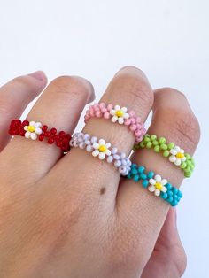 Beaded Daisy Rings - Etsy Seed Bead Flower Ring Tutorial, Ring Ideas Beads, Bead Rings Ideas, Bracelet Ideas Flower, Daisy Ring Beads, Diy Rings Beads, Beaded Rings Ideas, Seed Bead Ring Patterns, Beads Ring Ideas