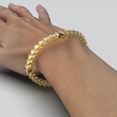 Discover Italian craftsmanship at its finest with our 14k or 18k Gold Desert Dunes Bracelet. Semi-rigid, clasp-free, and made to order in Italy, this exquisite piece features 4 modules adorned with a desert dunes pattern. Choose your preferred gold color and enjoy 100% made in Italy luxury. Material: Premium 14k or 18k gold Style: Semi-rigid, clasp-free for easy wear Inner Circumference Options: 7.4 inches or 8 inches (customizable) Gold Options: Choose from yellow, white, or rose gold Design: 4 Unique Gold Jewelry With Jubilee Bracelet, Modern 14k Gold Flexible Jewelry, Modern Flexible 14k Gold Jewelry, Unique Jubilee Bracelet Jewelry For Formal Occasions, Unique Jubilee Bracelet For Formal Occasions, Gold Bracelet With Box Clasp, Unique Yellow Gold Bangle Bracelet, Unique Yellow Gold Bracelets For Formal Occasions, Unique Yellow Gold Formal Bracelets