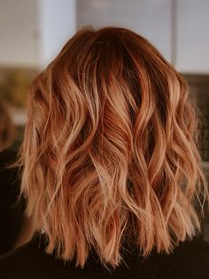 Cowboy Copper Balayage Short Hair, Ginger Hair 2023, Fall Copper Blonde Hair Color, Red Blonde Balayage Hair, Cowgirl Copper Hair With Blonde Highlights, Ginger With Balayage, Cooper Hair With Highlights Colour, Red Head With Lowlights