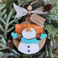 Turn a simple gift card into a delightful holiday surprise with our Snowman Gift Card Holder! This charming snowman adds a festive touch to your gift, making it perfect for teachers, coworkers, or anyone who loves the magic of winter. Simply slide a gift card into the holder, and voilà—a thoughtful and creative present! Available fully assembled or as a DIY kit for those who enjoy crafting their holiday magic. Whether it's tucked into a stocking or handed out at a holiday party, this snowman gift card holder is a cheerful way to spread joy. 3d Ornaments, Snowman Treats, Tags Ideas, Crafty Mom, Xmas 2024, Gift Making, Snowman Gifts, Simple Gift, Crafty Moms