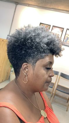 Short Black Natural Hairstyles, Grey Hair Journey, Grey Hair Looks, Short Natural Curly Hair, Black Hair Short Cuts