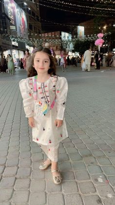 Follow 🙃 Kids Pakistani Suits, Kids Designer Dresses Pakistani, Pakistani Kids Dresses, Shadi Dress, Kids Kurta, Eid Dress, Diwali Outfits