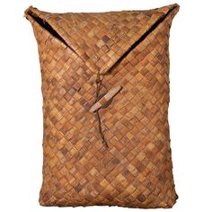 a decorative pillow made out of woven material with a lizard on the front and back