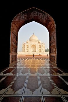 an archway leading to the tajwa mosque in india