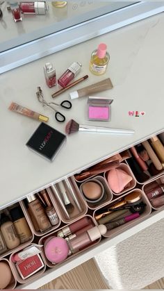 Makeup Collection Aesthetic Organization, Makeup Organiser, Never Understand, Beauty Routine Tips