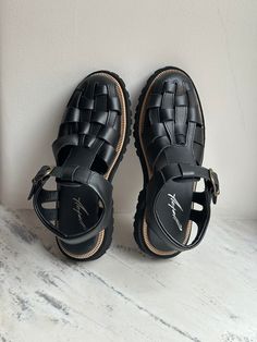 Comfy lightweight and stylish fisherman sandals  Upper: leather or suede  Linen: leather  Sole: Vibram Width can be regulated upon request) Loafer Sandals, Fisherman Sandals Outfit, Interesting Shoes, Fisherman Sandals, Sandals Outfit, Shoe Inspiration, Pretty Shoes, Perfect Shoes, Bridal Shoes